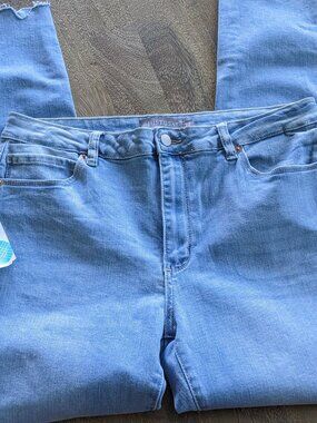JUST USA ,NWT Aislinn High Rise Skinny Light Wash Indigo Raw Hem Jeans Size W32